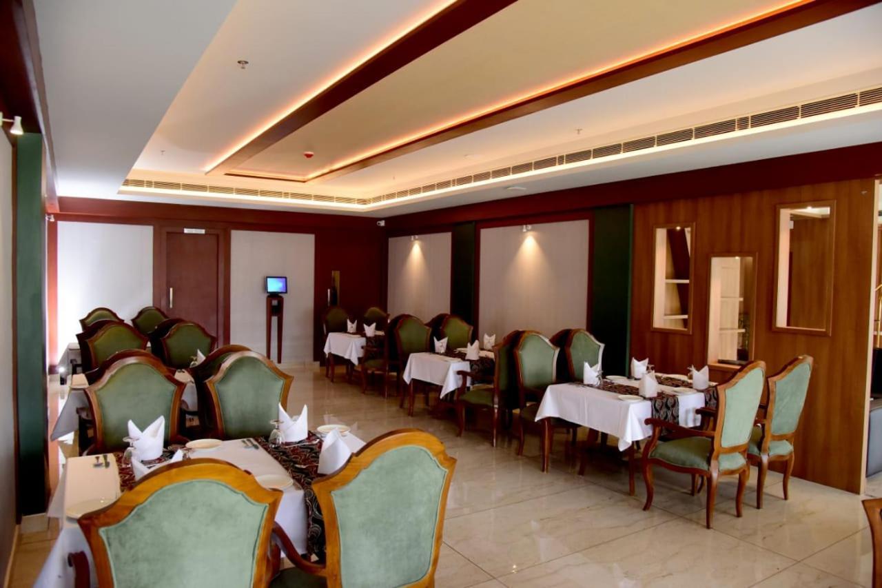 Hotel Emerald Palace Kottiyam 외부 사진