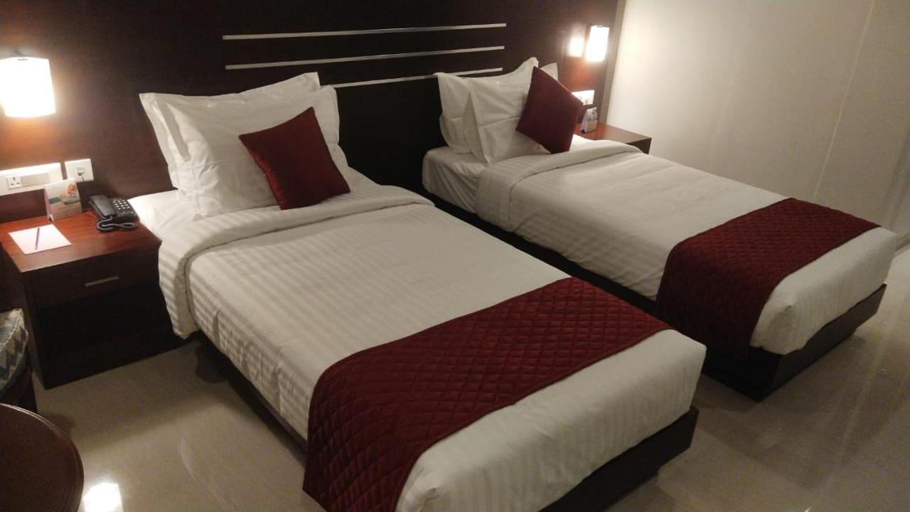 Hotel Emerald Palace Kottiyam 외부 사진